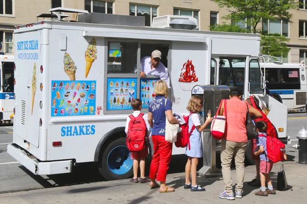Midtown manhattan'ın dondurma kamyonu — Stok fotoğraf