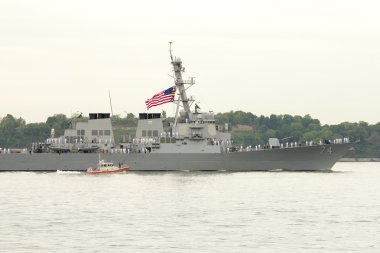 USS mcfaul güdümlü füze destroyeri gemi törende donanma haftası 2014 sırasında Amerika Birleşik Devletleri Deniz Kuvvetleri