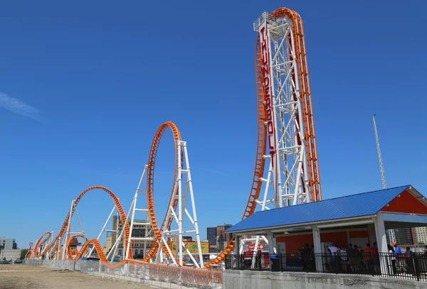 Piorun roller coaster na coney island w brooklyn — Zdjęcie stockowe