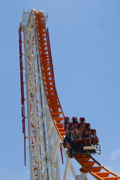 Piorun roller coaster na coney island w brooklyn — Zdjęcie stockowe