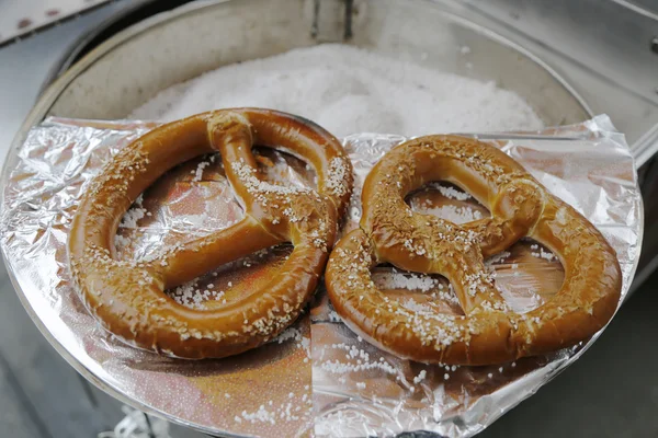 Pretzels salados en el carrito de la calle en Nueva York — Foto de Stock