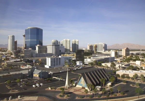 Vista reale di Las Vegas con Riviera Casino, Las Vegas Hilton e Stratosphere Tower — Foto Stock