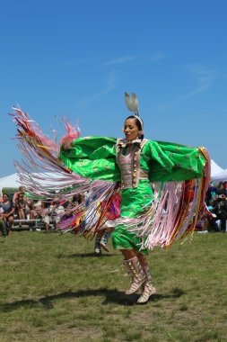nyc, tanımlanamayan yerli Amerikalı dansçı pow wow Brooklyn'de