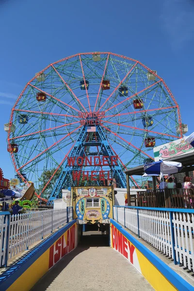 Roda Maravilha no parque de diversões Coney Island — Fotografia de Stock