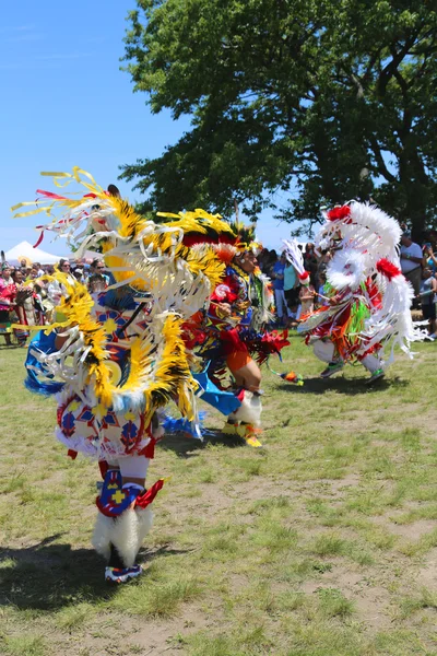 Danseurs amérindiens non identifiés au Pow Wow de New York à Brooklyn — Photo