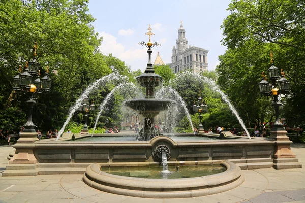 City hall park fontanna na Manhattanie — Zdjęcie stockowe