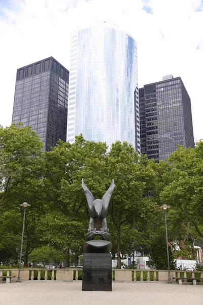 Aigle en bronze conçu par Albino Manca du Mémorial de la Côte Est en mémoire des combats dans le vaste océan Atlantique pendant la Seconde Guerre mondiale — Photo