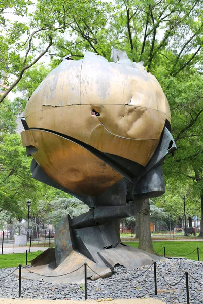 World Trade Center Sphere damaged at September 11 in Battery Park — Stock Photo, Image