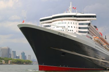 brooklyn cruise terminal Queen mary 2 kruvaziyer gemi yanaştı