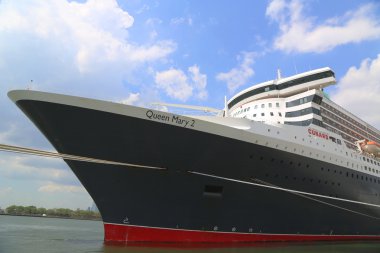 brooklyn cruise terminal Queen mary 2 kruvaziyer gemi yanaştı