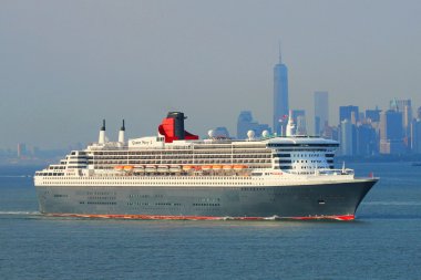 Queen mary 2 cruise gemisi new york harbor başlığındaki Kanada ve new england için