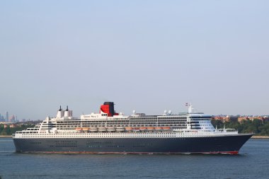 Queen mary 2 cruise gemisi new york harbor başlığındaki Kanada ve new england için