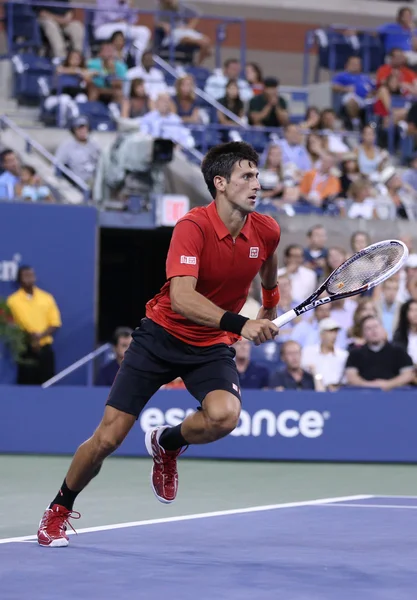 Der sechsfache Grand-Slam-Champion Novak Djokovic im Erstrundeneinzel gegen Ricardas Berankis bei den US Open 2013 — Stockfoto