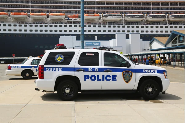 Portu organ policji nowojorskiej nowy jersey jednostki k-9 zapewniających bezpieczeństwo queen mary 2 statek wycieczkowy — Zdjęcie stockowe