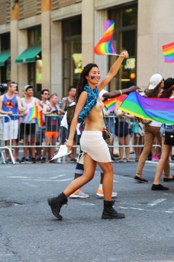 new York'ta üstsüz lgbt gurur geçit katılımcı