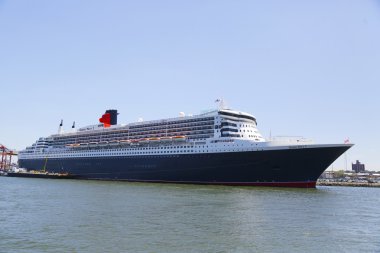brooklyn cruise terminal Queen mary 2 kruvaziyer gemi yanaştı