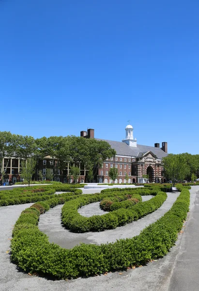 Liggett Hall en Governors Island en el puerto de Nueva York — Foto de Stock