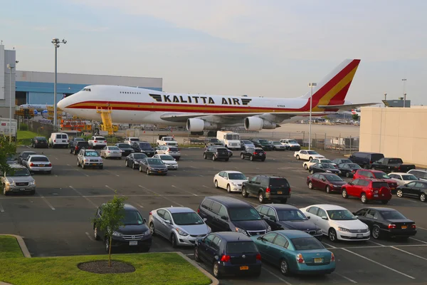 Kalitta Air Boeing 747 в аэропорту имени Кеннеди в Нью-Йорке — стоковое фото