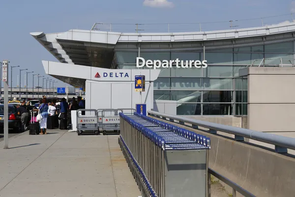 Delta Airline Terminal 4 no Aeroporto Internacional John F Kennedy em Nova York — Fotografia de Stock