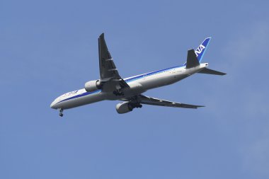 Bütün nippon airways boeing 777 new York jfk Havaalanı'nda açılış öncesi gökyüzü