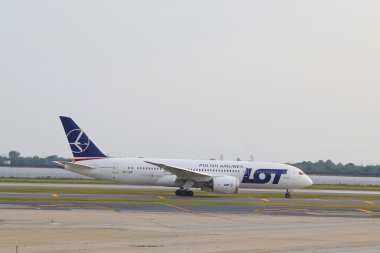 Jfk havaalanında NY çok Polonya Havayolları Boeing 787 vergi