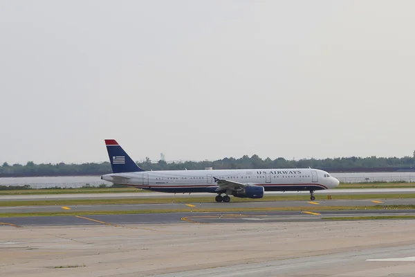 US Airways Airbus A321 tassazione in JFK Aeroporto in NY — Foto Stock