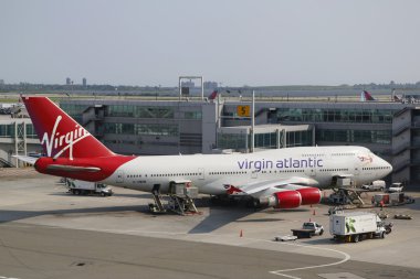 Virgin atlantic boeing 747 NY jfk Airport terminal 4 kapısı