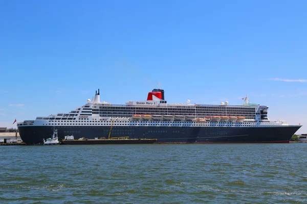 brooklyn cruise terminal Queen mary 2 kruvaziyer gemi yanaştı