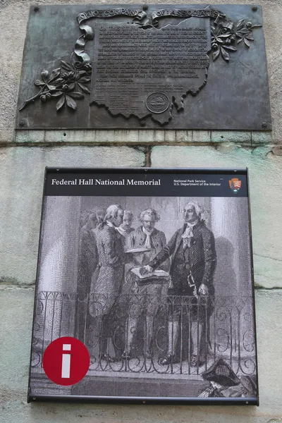 Signs at Federal Hall National Memorial in Manhattan — Stock Photo, Image