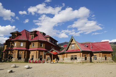banff Ulusal Parkı, Kanada yılında yay Gölü yakınındaki tarihi num-ti-jah lodge
