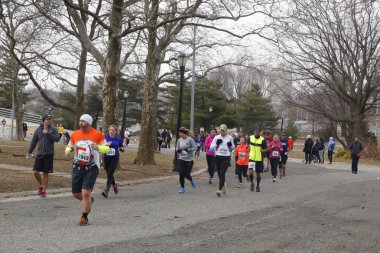 Michelob ultra new york 13 1 maraton katılan koşucular çalıştırmak