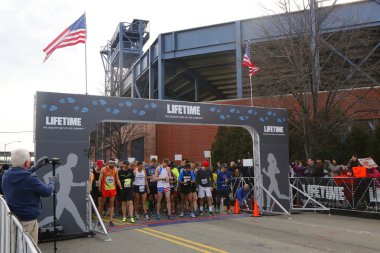 Michelob ultra new york 13 1 maraton katılan koşucular çalıştırmak