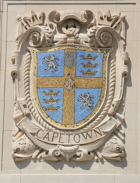 Mosaico escudo da cidade portuária de renome Cidade do Cabo na fachada de Estados Unidos Linhas-Panamá Pacific Lines Building — Fotografia de Stock