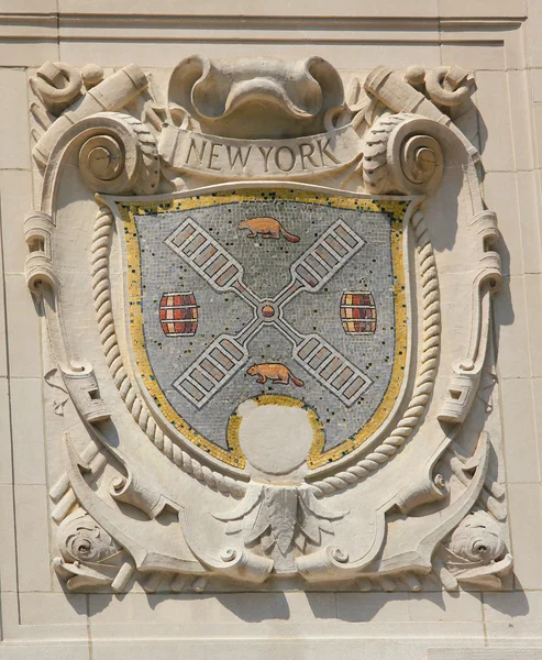 Mosaic shield of renowned port city New York at the facade of United States Lines-Panama Pacific Lines Building — Stock Photo, Image