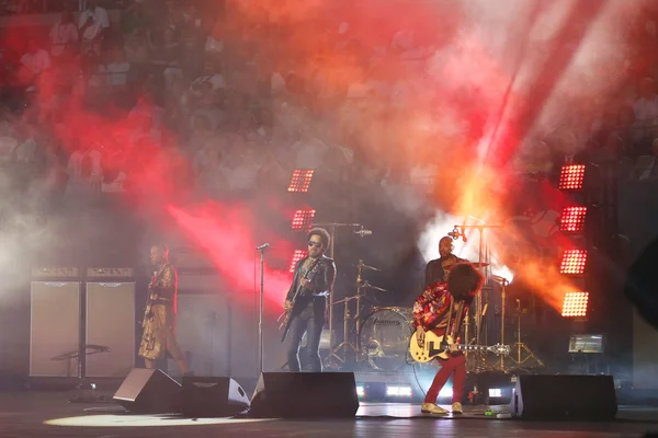 El cuatro veces ganador del Premio Grammy Lenny Kravitz actuó en la ceremonia de apertura del Abierto de los Estados Unidos 2013 —  Fotos de Stock