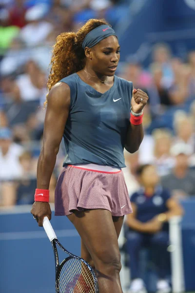Sixteen times Grand Slam champion Serena Williams during  first round doubles match with teammate Venus Williams at US Open 2013 — Stock Photo, Image