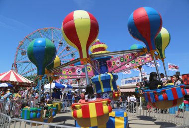 çocuklar binmek, coney Island luna Parkı