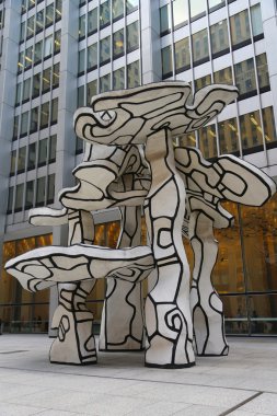 Grup dört ağaç heykel Jean dubuffet chase lower manhattan binası önünde