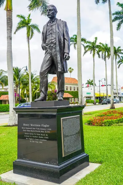 Άγαλμα Henry Morrison Flagler Στο Royal Poinciana Way Στο Palm — Φωτογραφία Αρχείου