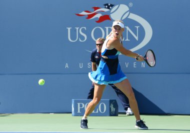 ilk tur sırasında profesyonel tenis oyuncusu caroline wozniacki maç bize açık 2013