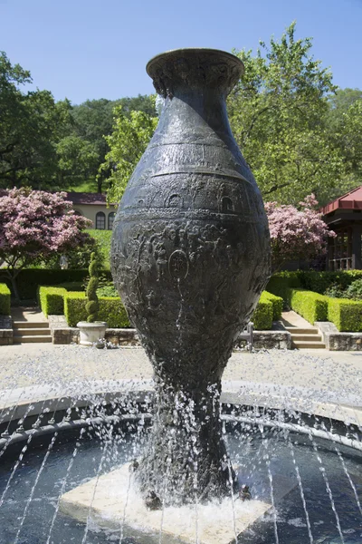 Beringer vineyards fontän i napa valley — Stockfoto