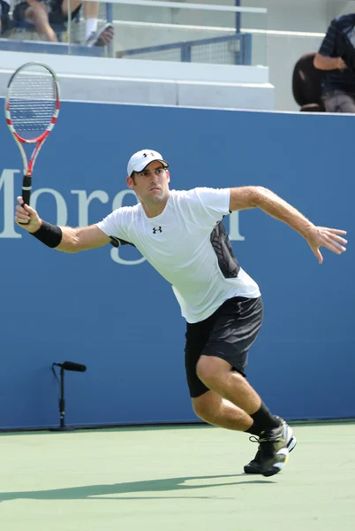 Giocatore professionista di tennis Robby Ginepri durante la partita di qualificazione al US Open 2013 — Foto Stock