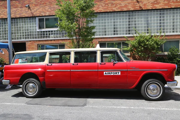 1967 Checker Aerobus A12 car produced by the Checker Motors Corporation — Stock Photo, Image