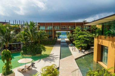 PLAYA DEL CARMEN, MEXICO - 6 Temmuz 2021: Playa del Carmen, Meksika 'daki Xcaret Meksika Oteli. Geleneksel, çok özel otelleri ve çok eğlenceli konsepti aşan sofistike bir otel.
