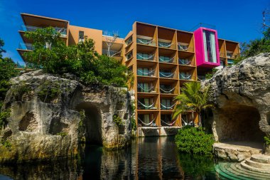 PLAYA DEL CARMEN, MEXICO - 6 Temmuz 2021: Playa del Carmen, Meksika 'daki Xcaret Meksika Oteli. Geleneksel, çok özel otelleri ve çok eğlenceli konsepti aşan sofistike bir otel.