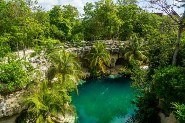 PLAYA DEL CARMEN, MEXICO - 6 Temmuz 2021: Playa del Carmen, Meksika 'daki Xcaret Meksika Oteli. Geleneksel, çok özel otelleri ve çok eğlenceli konsepti aşan sofistike bir otel.