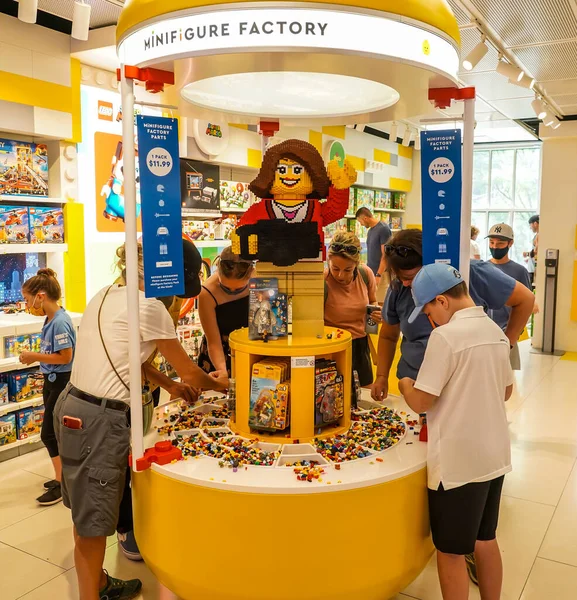 New York City July 2021 Visitors Lego Minifigure Factory Newly — Stock Photo, Image