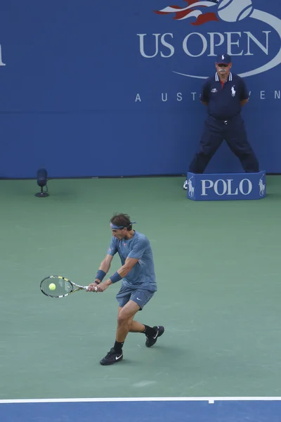 Rafael Nadal, campeón del US Open 2013, durante el partido final contra Novak Djokovic en el Billie Jean King National Tennis Center — Foto de Stock