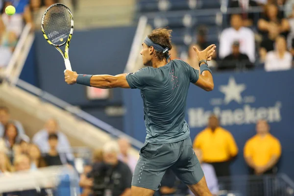 Doce veces campeón del Grand Slam Rafael Nadal durante el partido de segunda ronda en el US Open 2013 — Foto de Stock