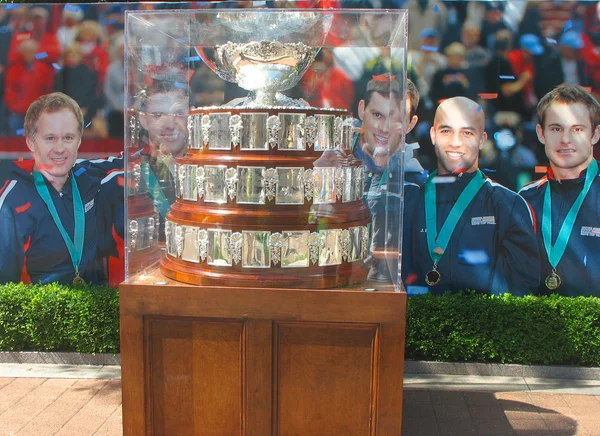 Davis cup trophy på displayen på billie jean king national tenniscenter — Stockfoto